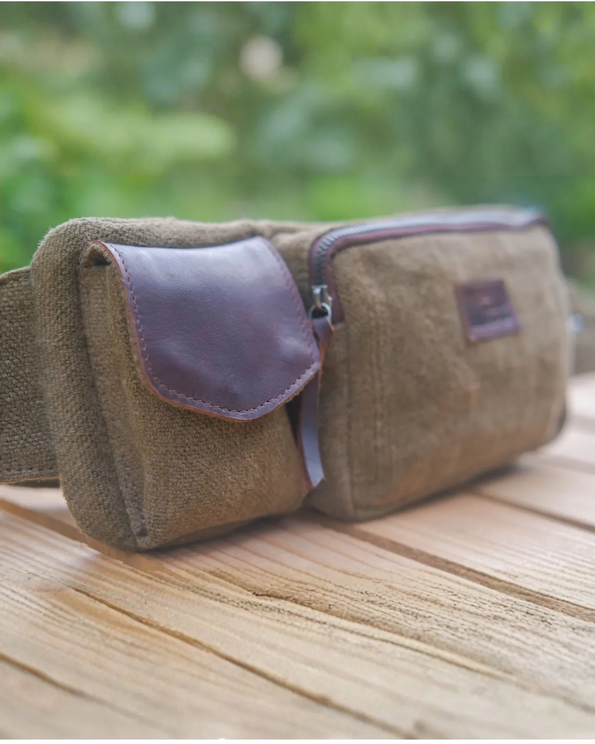 The Burlap People Fanny Pack midjeveske svart jute