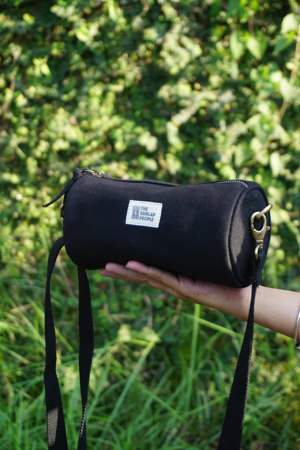 The Burlap People Cylindrical Bag veske svart gjenbruk