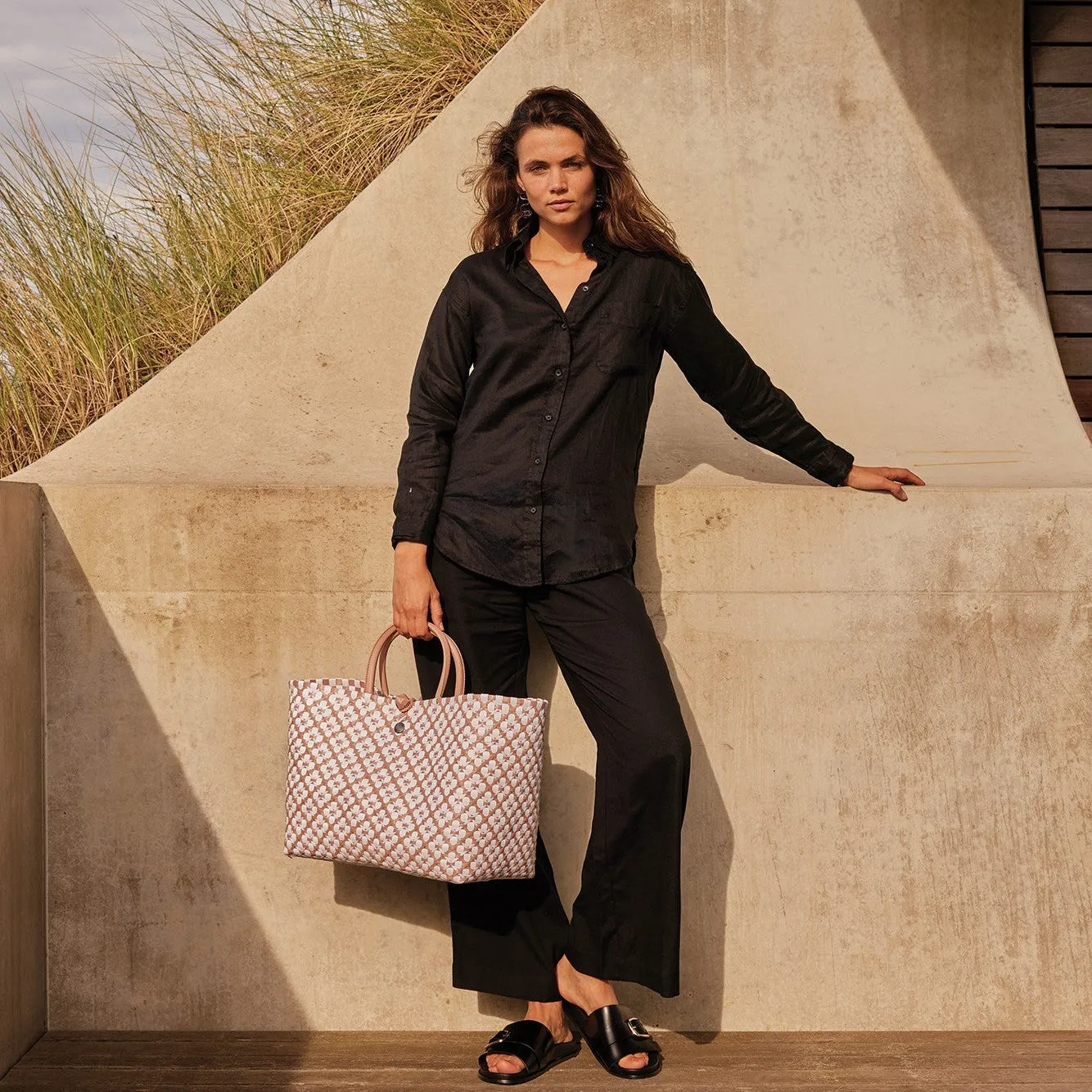 Handed By Motif shopper lysegrå mønster resirkulert