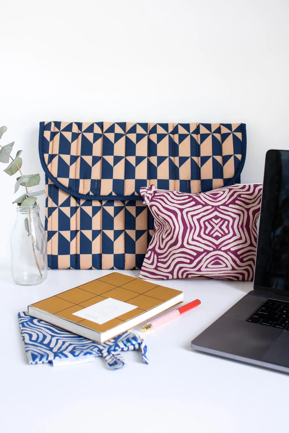 Kind Bag 16" laptopsleeve navy coffee polstret