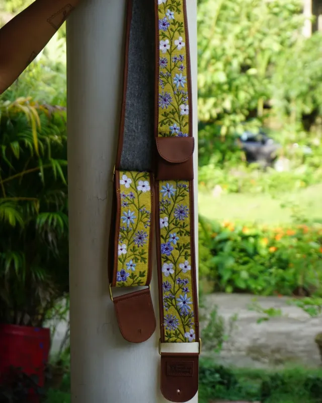 The Burlap People Guitar gitarreim lime restestoff