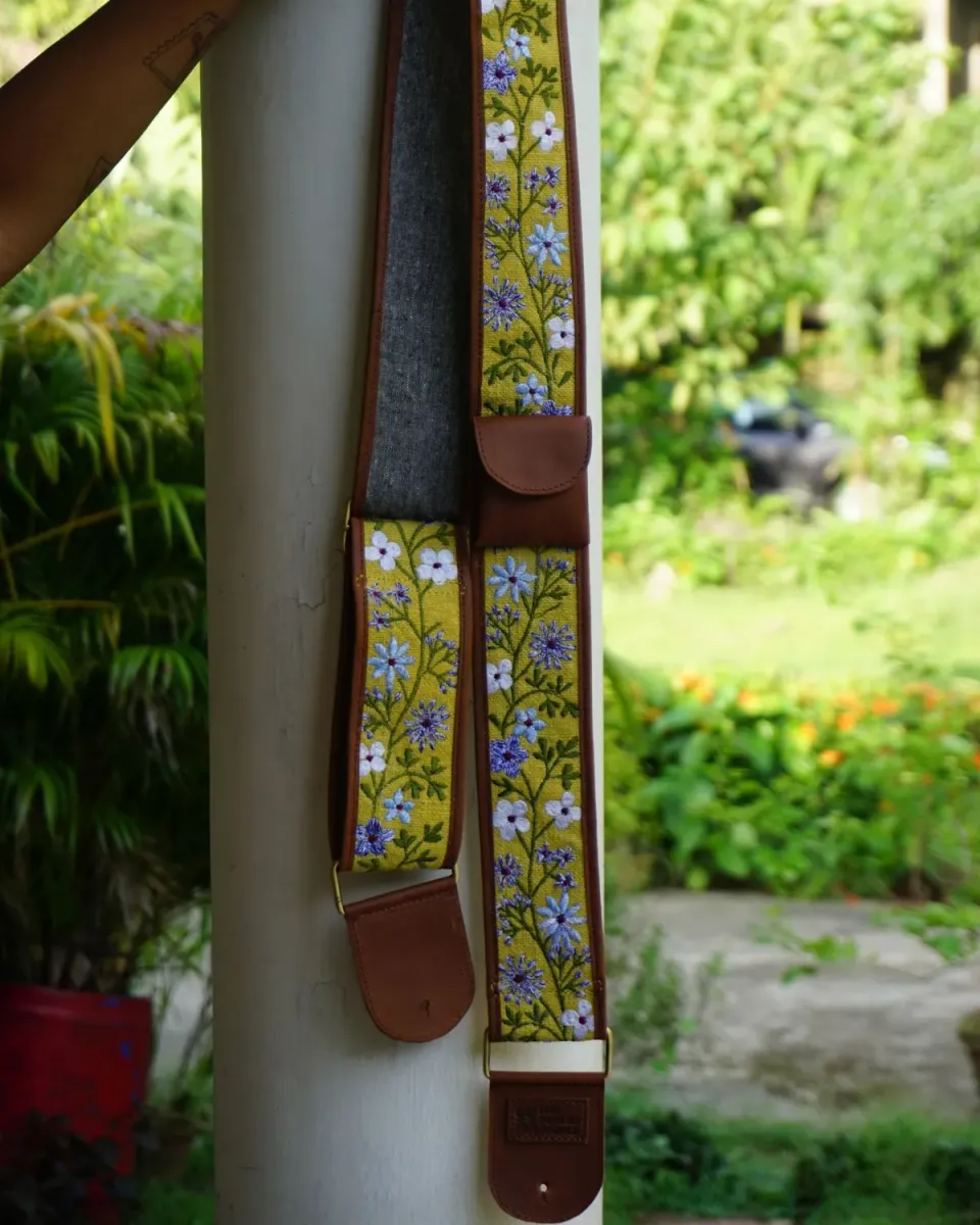 The Burlap People Guitar gitarreim lime restestoff