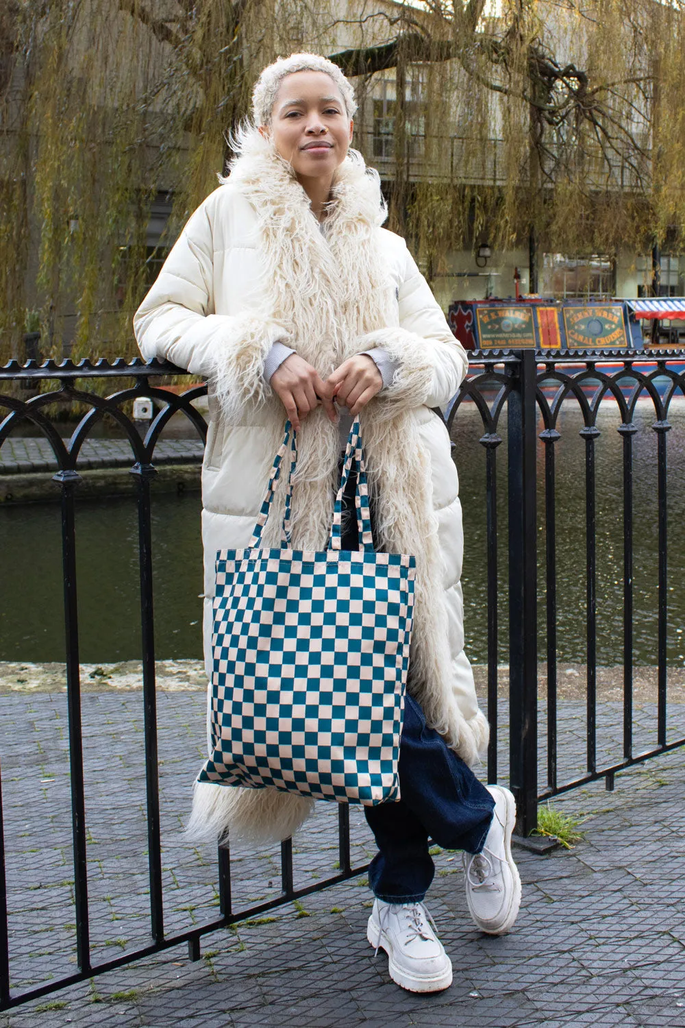 Kind Bag Checkerboard Teal toteveske 16" laptop