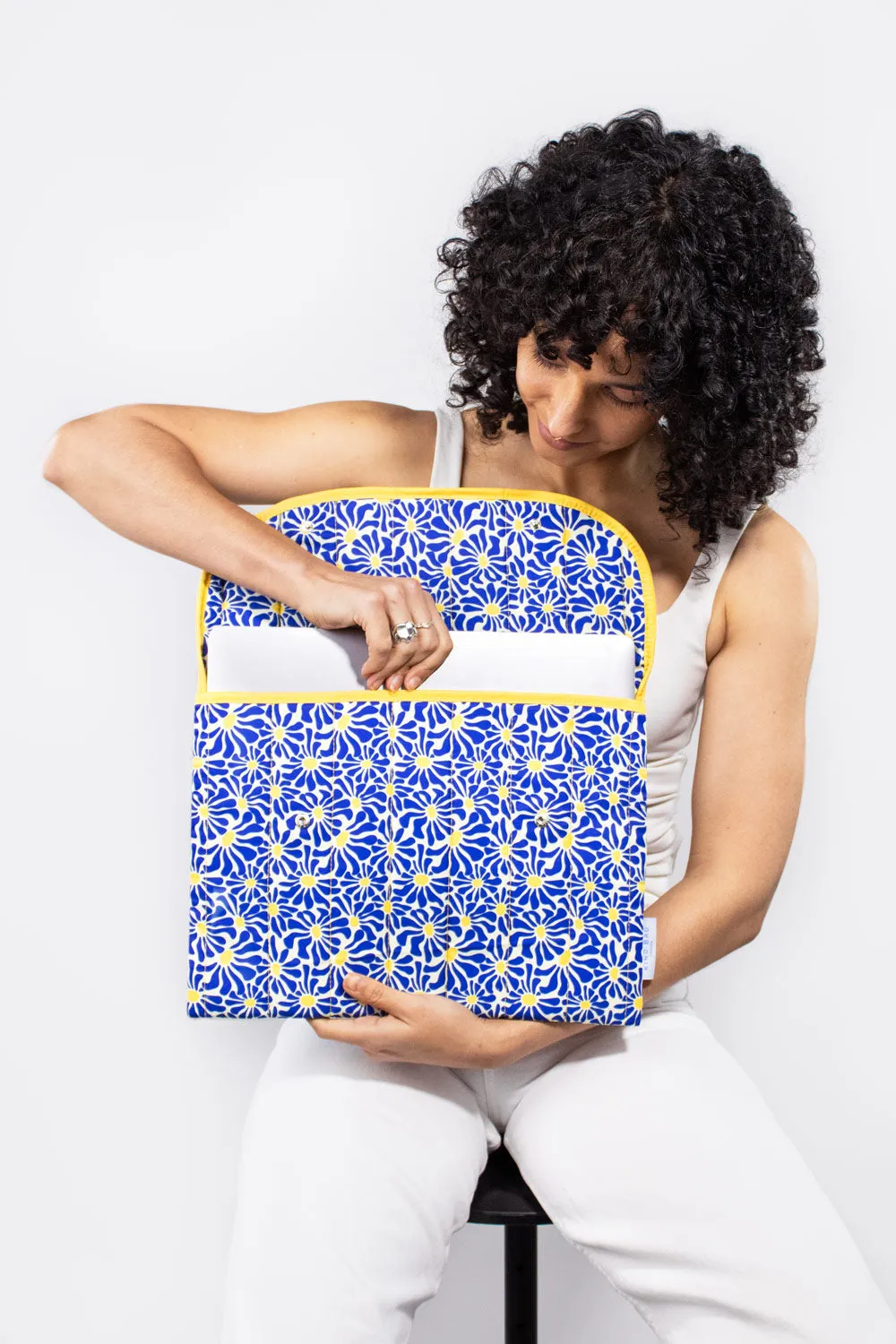 Kind Bag 16" laptop-sleeve Abstract Flowers Blue quiltet