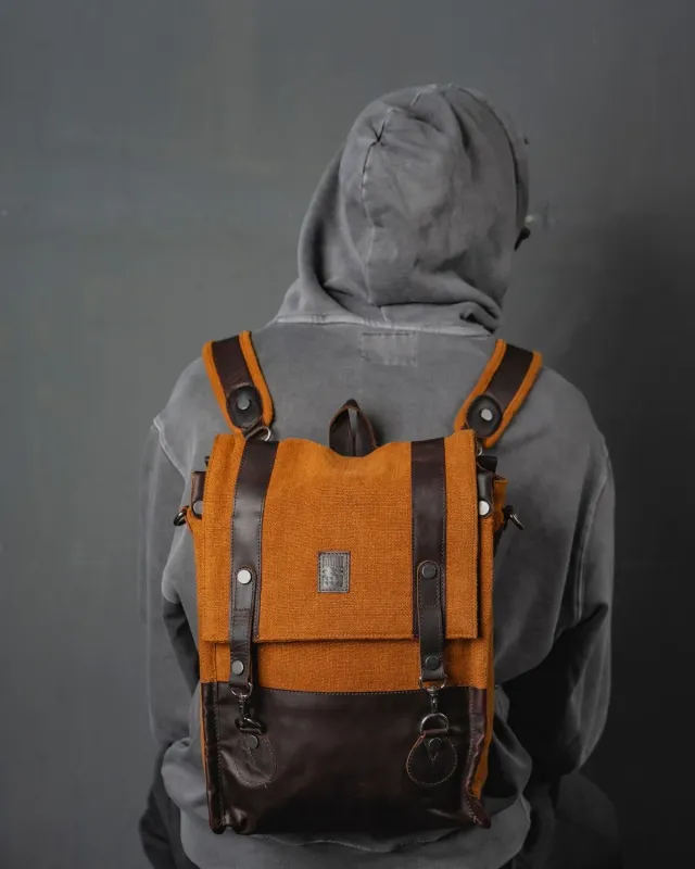 The Burlap People Hilltop sekk tan sling og ryggsekk