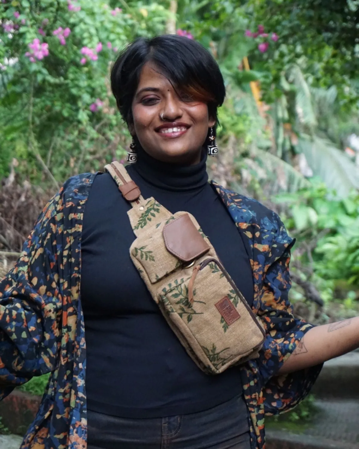 The Burlap People Fanny Pack midjeveske svart jute