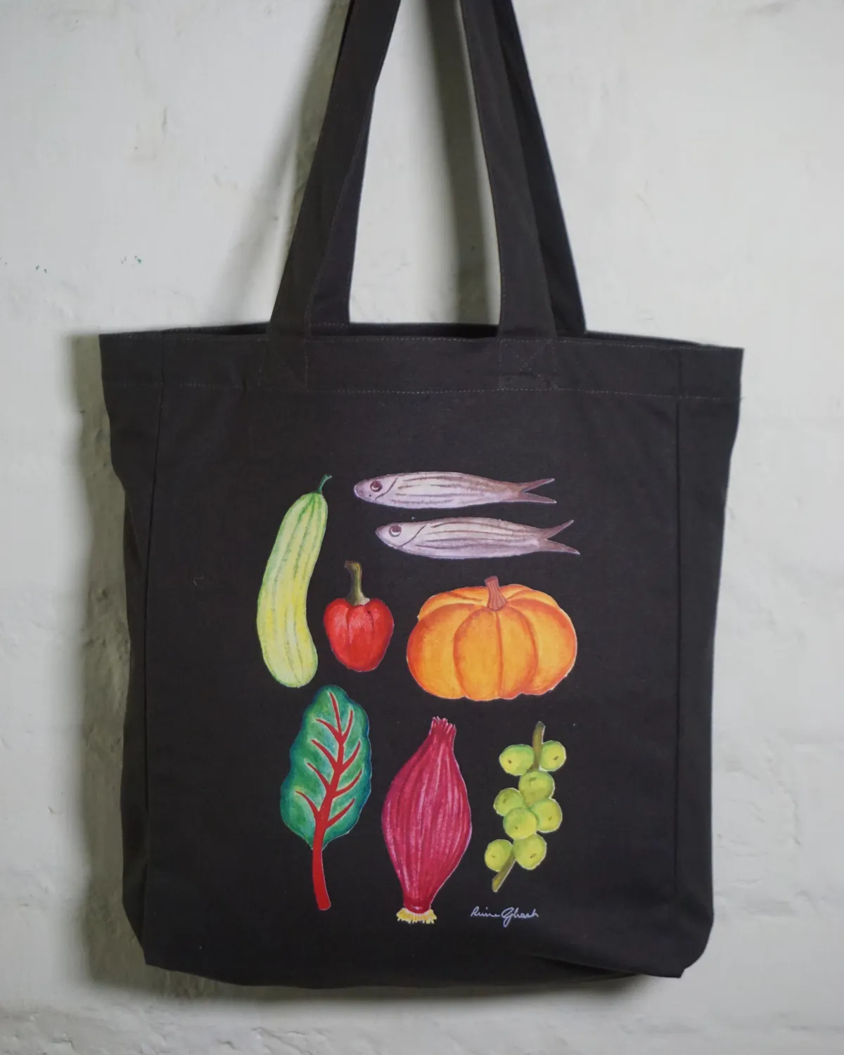The Burlap People Haat er Jhuli totebag svart trykk
