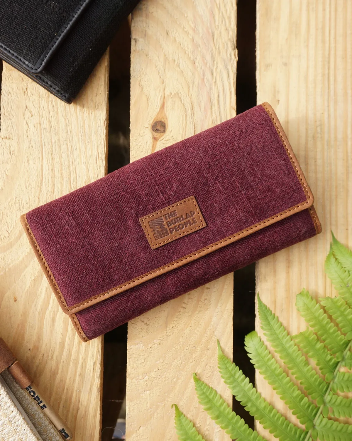 The Burlap People Travel Wallet reiselommebok svart med glidelås