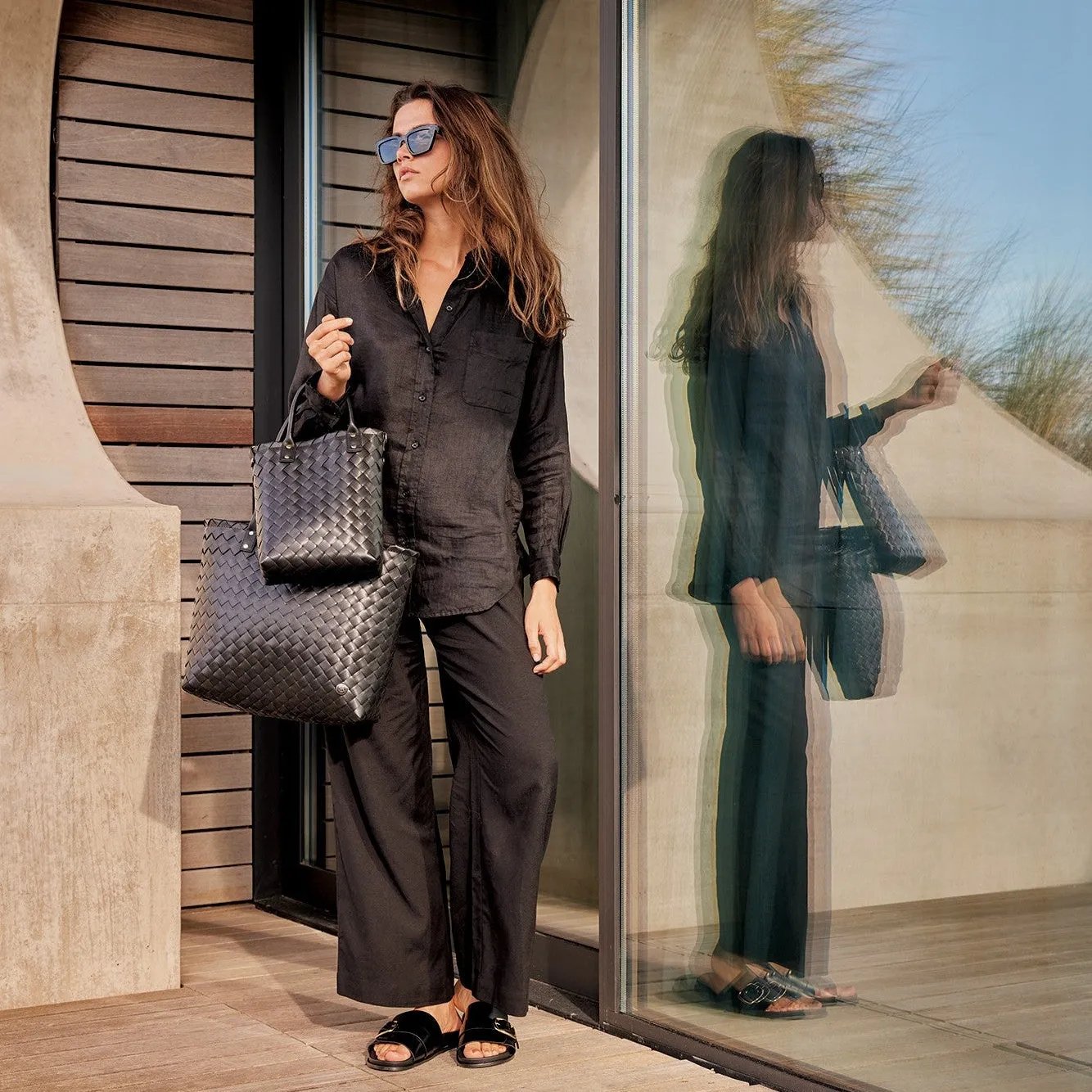 Handed By Grace shopper svart resirkulert med innerpose