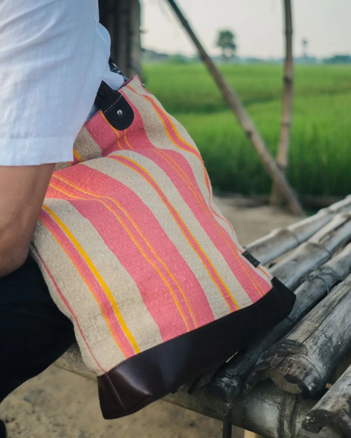 The Burlap People Striped Forager handlenett lyseblå-hvit stripete
