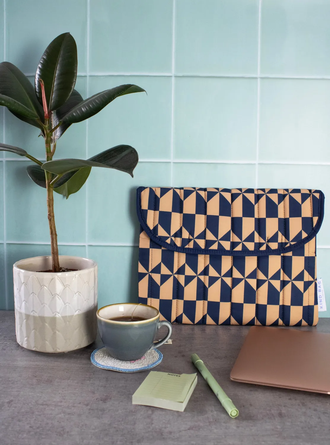 Kind Bag Navy Coffee 13" laptop sleeve resirkulert vattert