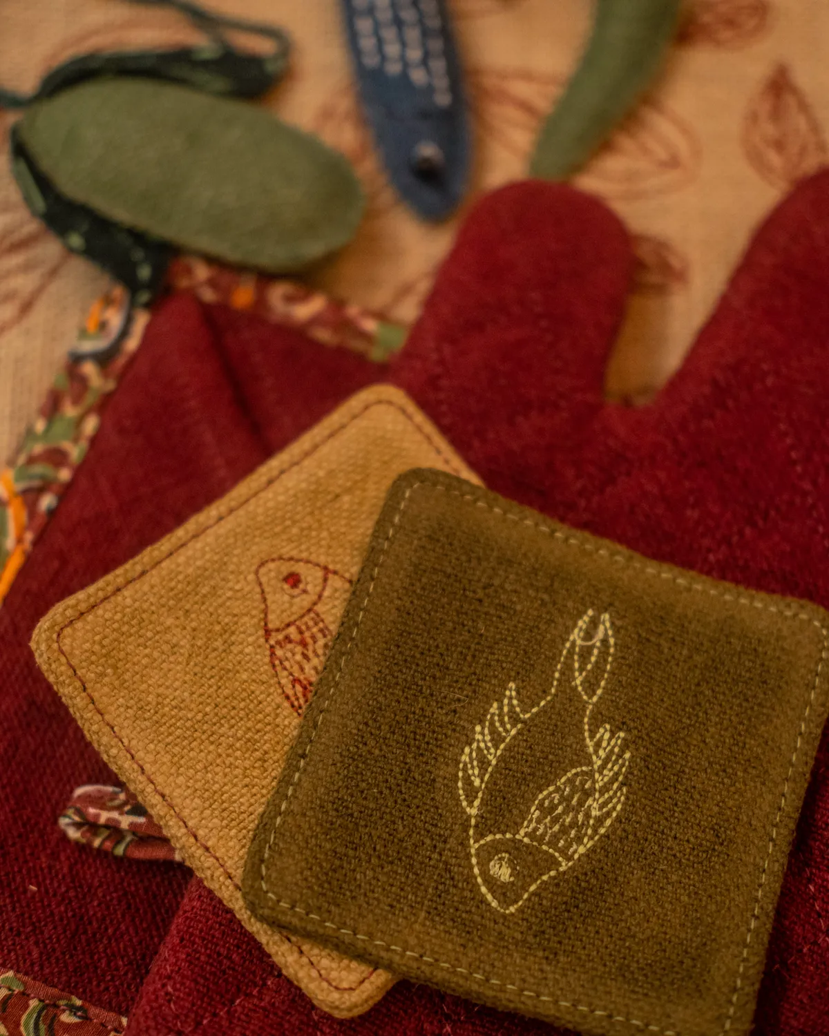 The Burlap People Amar Khamar coastere 2-pakning brodert