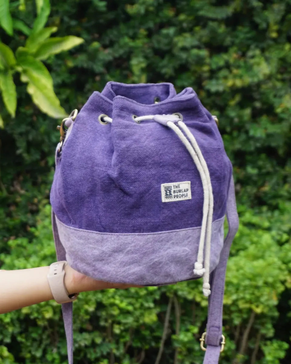 The Burlap People Bucket Sling skulderveske lavendel