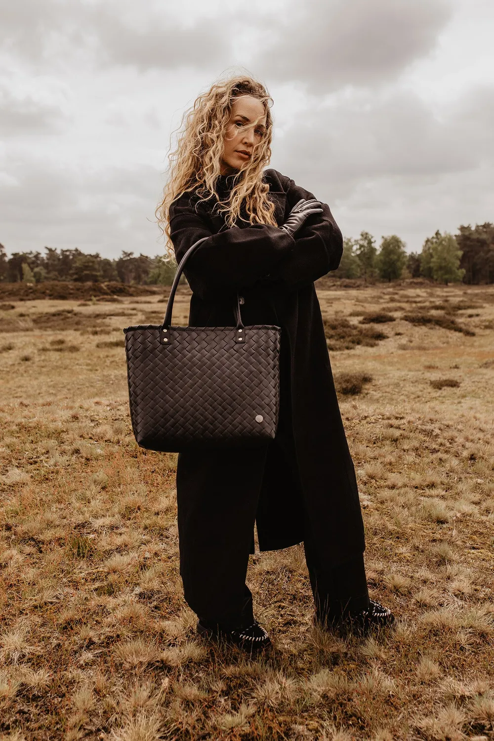 Handed By Grace shopper svart resirkulert med innerpose