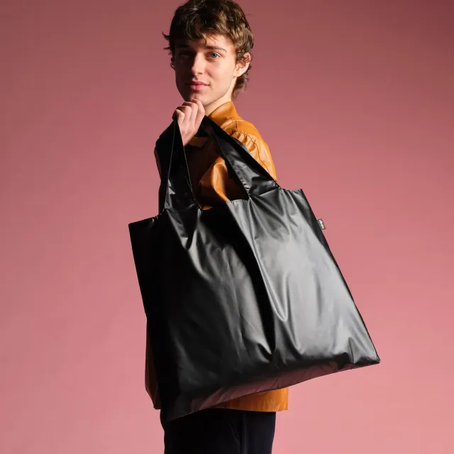 LOQI Metallic Black handlenett svart med glidelåslomme