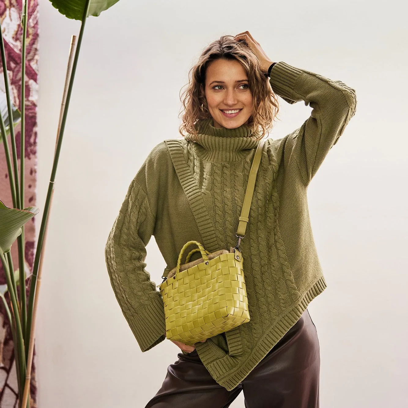 Handed By Dash skulderveske natural lime resirkulert plast