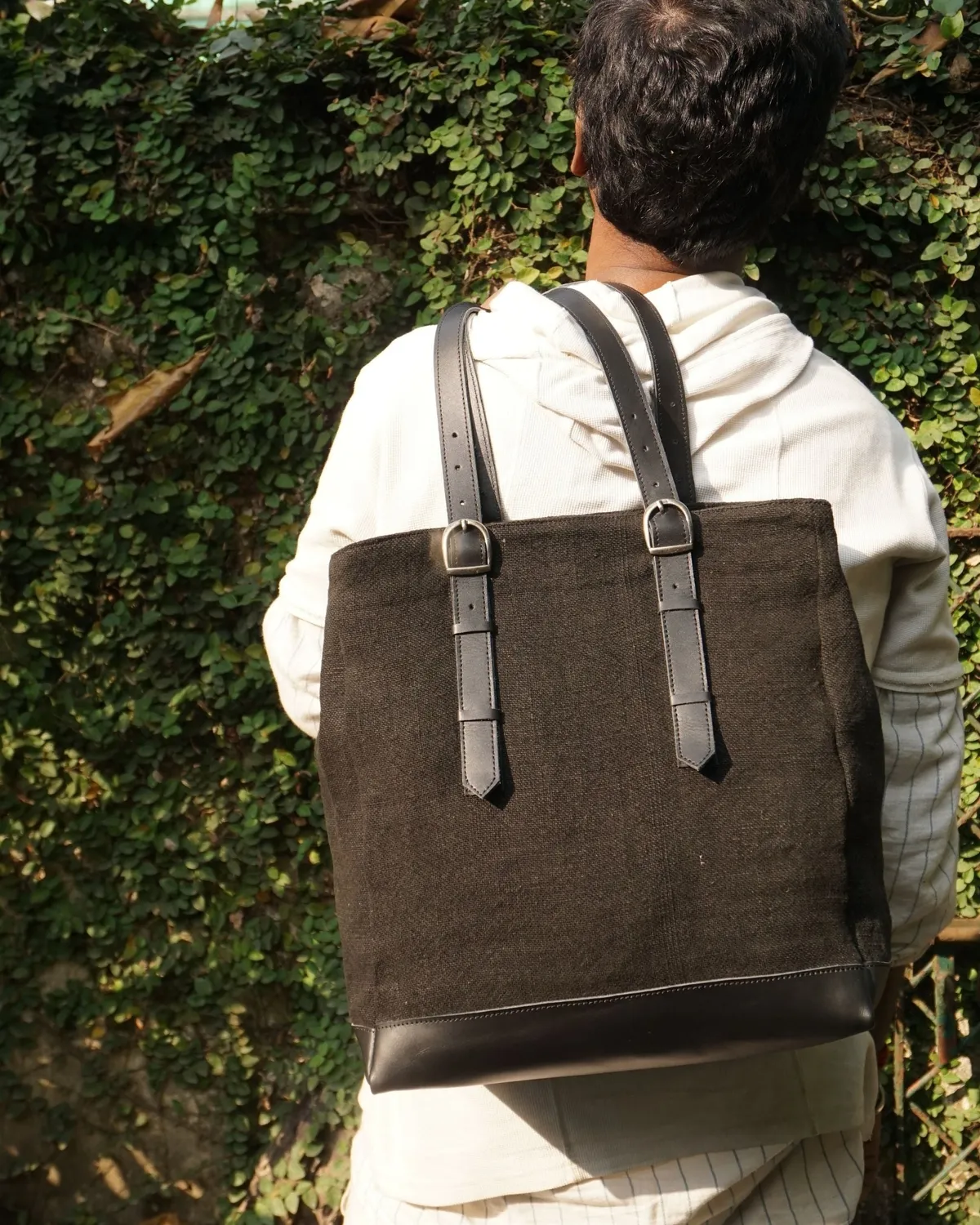 The Burlap People Mini Bass Tote totebag svart skinnbunn