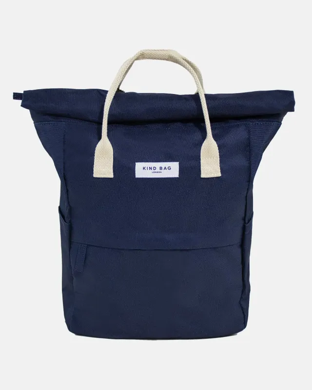Kind Bag Hackney Medium ryggsekk navy resirkulert 14 liter