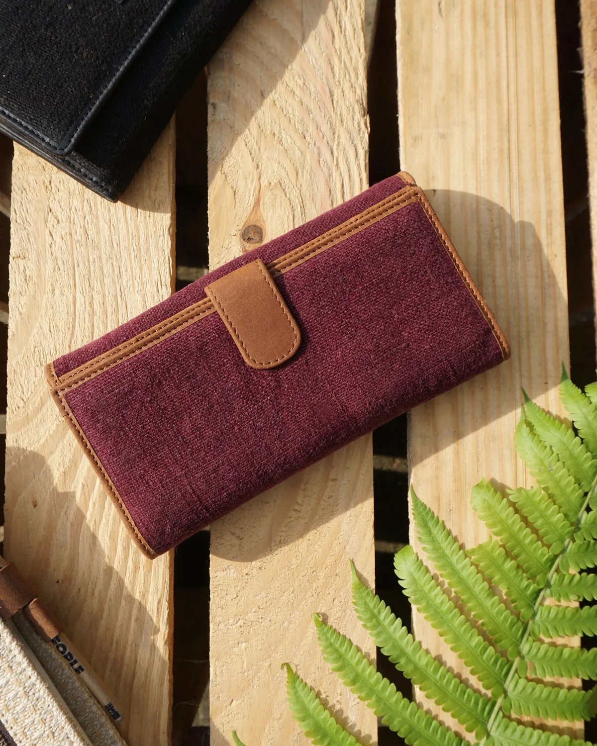 The Burlap People Travel Wallet reiselommebok svart med glidelås
