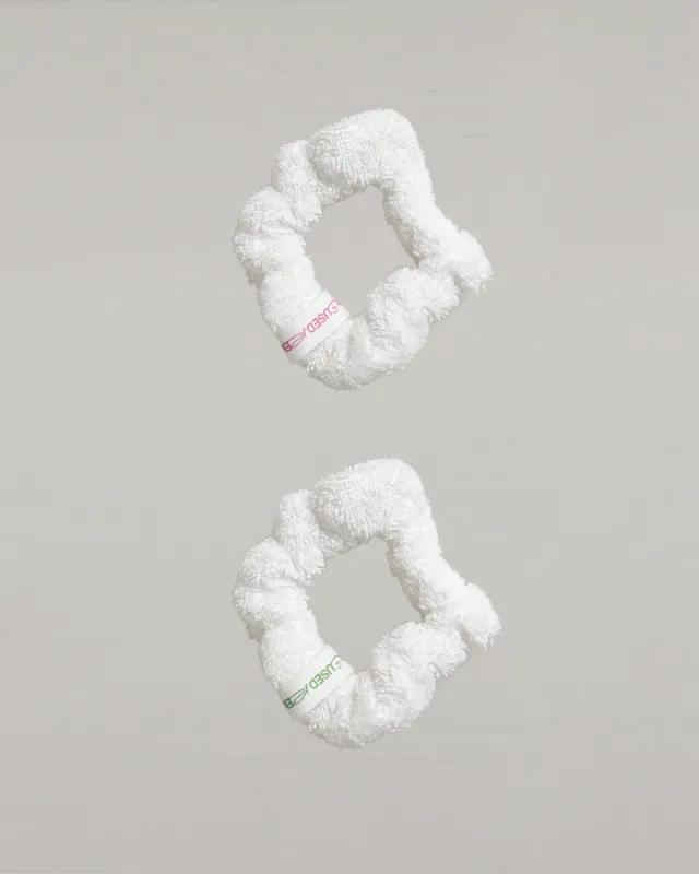 Reused Remade scrunchie-sett hårstrikk 2-pk frotté hvit