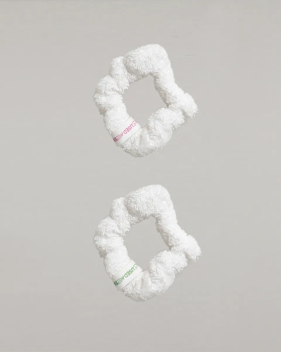 Reused Remade scrunchie-sett hårstrikk 2-pk frotté hvit