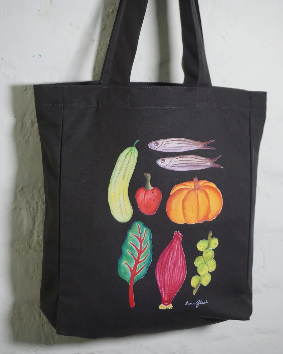 The Burlap People Haat er Jhuli totebag svart trykk