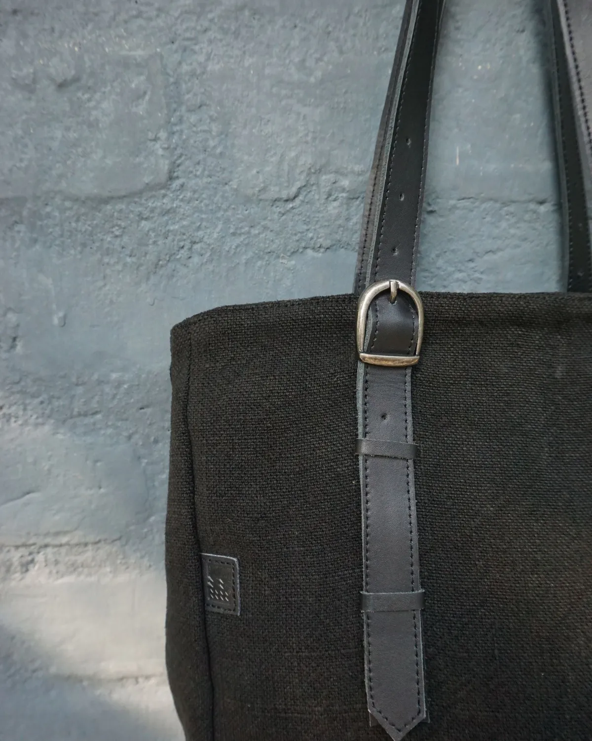 The Burlap People Mini Bass Tote totebag svart skinnbunn