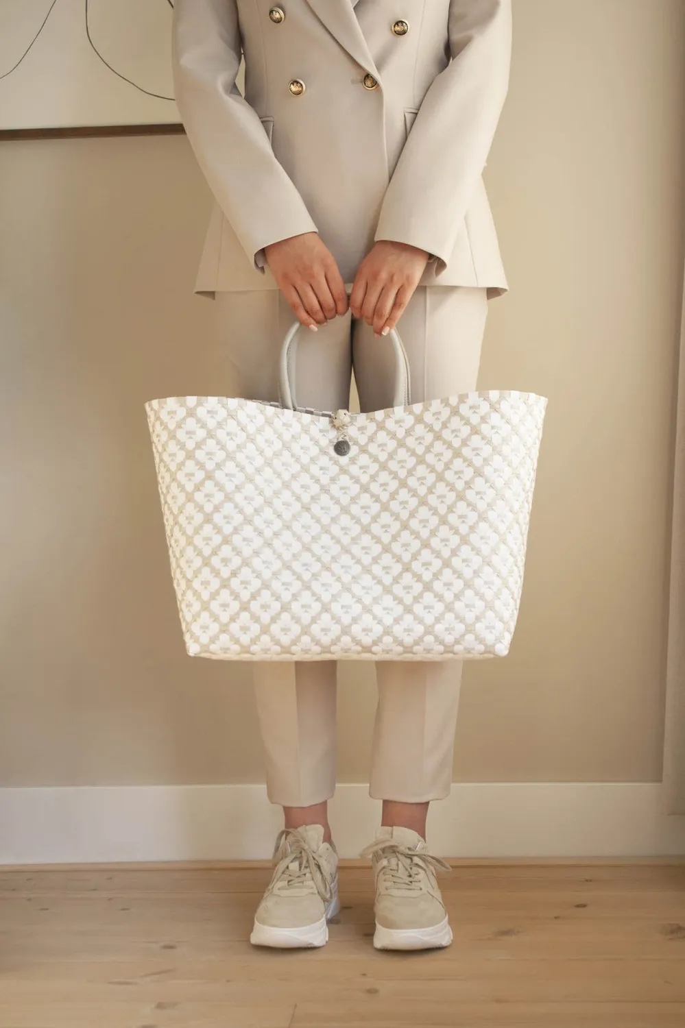 Handed By Motif shopper lysegrå mønster resirkulert