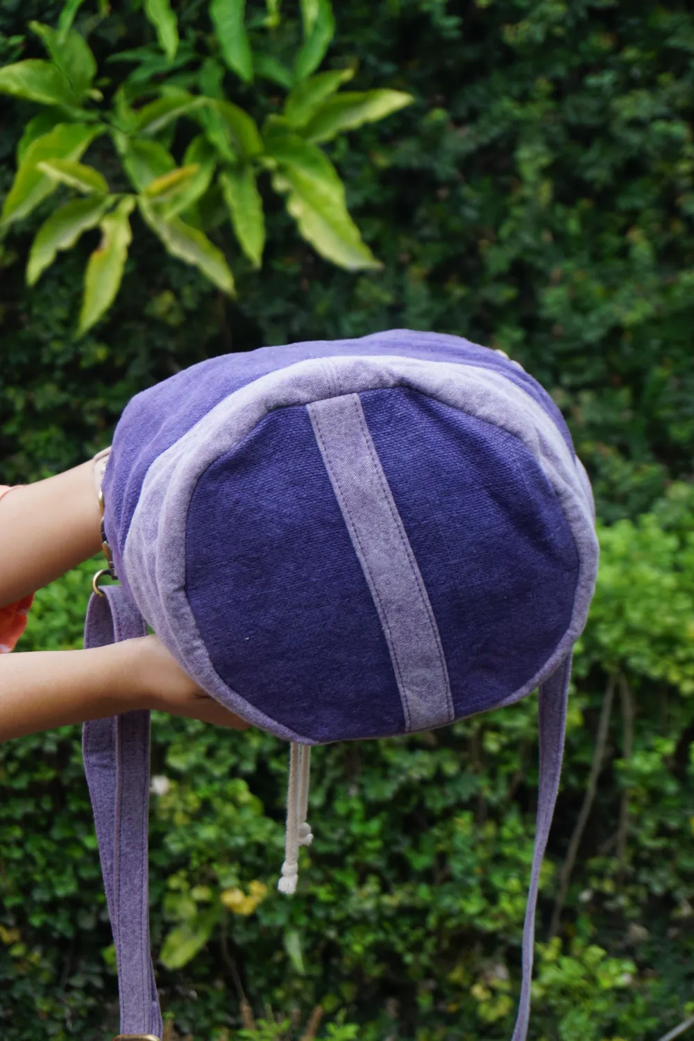 The Burlap People Bucket Sling skulderveske lavendel