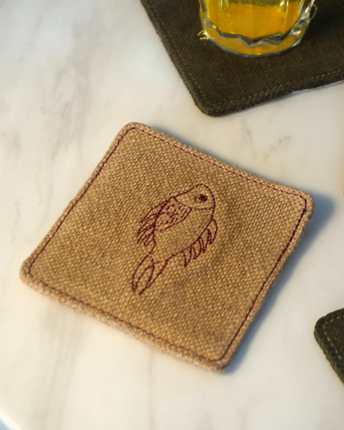 The Burlap People Amar Khamar coastere 2-pakning brodert