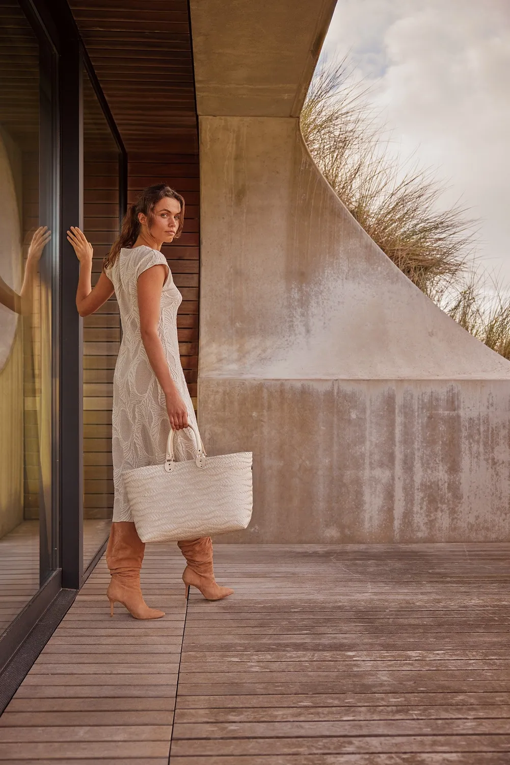 Handed By Dune shopper champagne resirkulert plast