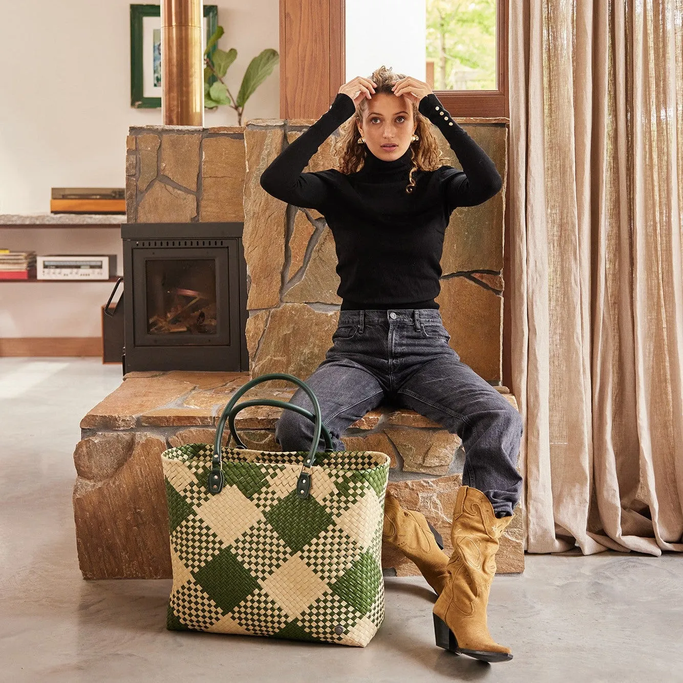 Handed By Avenue shopper svart XL rutet