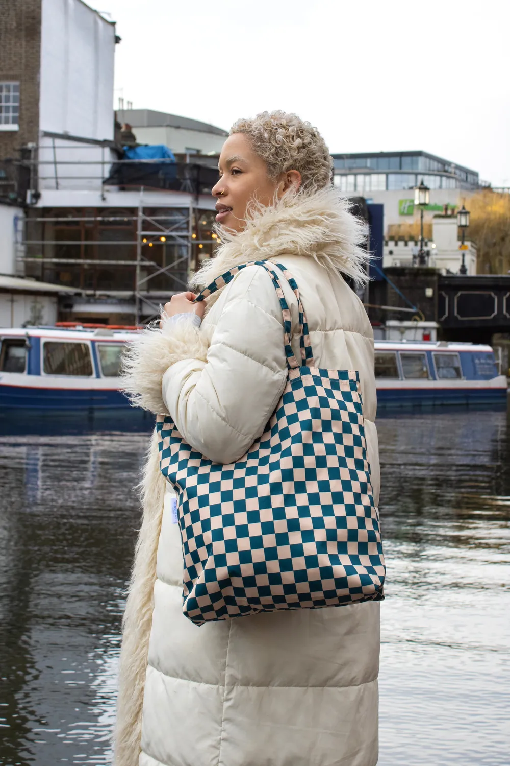 Kind Bag Checkerboard Teal Beige tote 16" resirkulert
