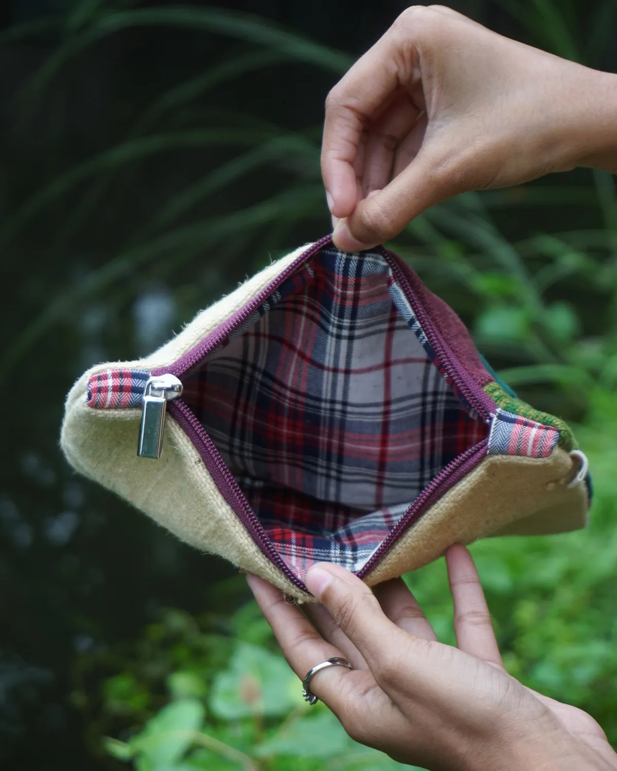 The Burlap People Ek Tara pouch flerfarget resirkulert