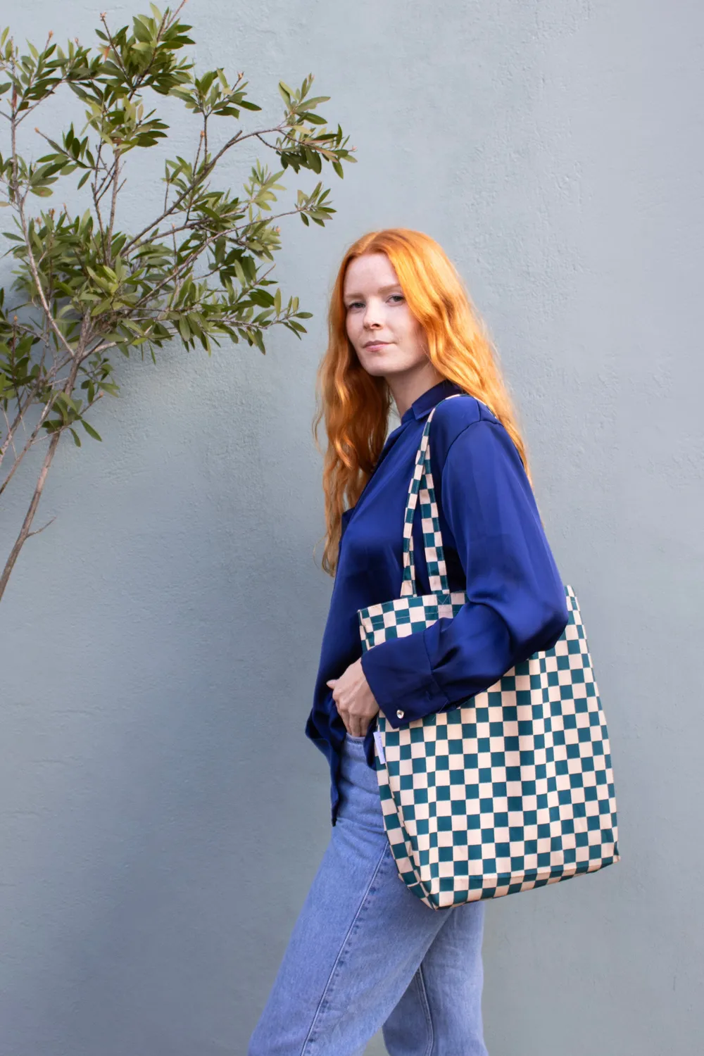 Kind Bag Checkerboard Teal Beige tote 16" resirkulert