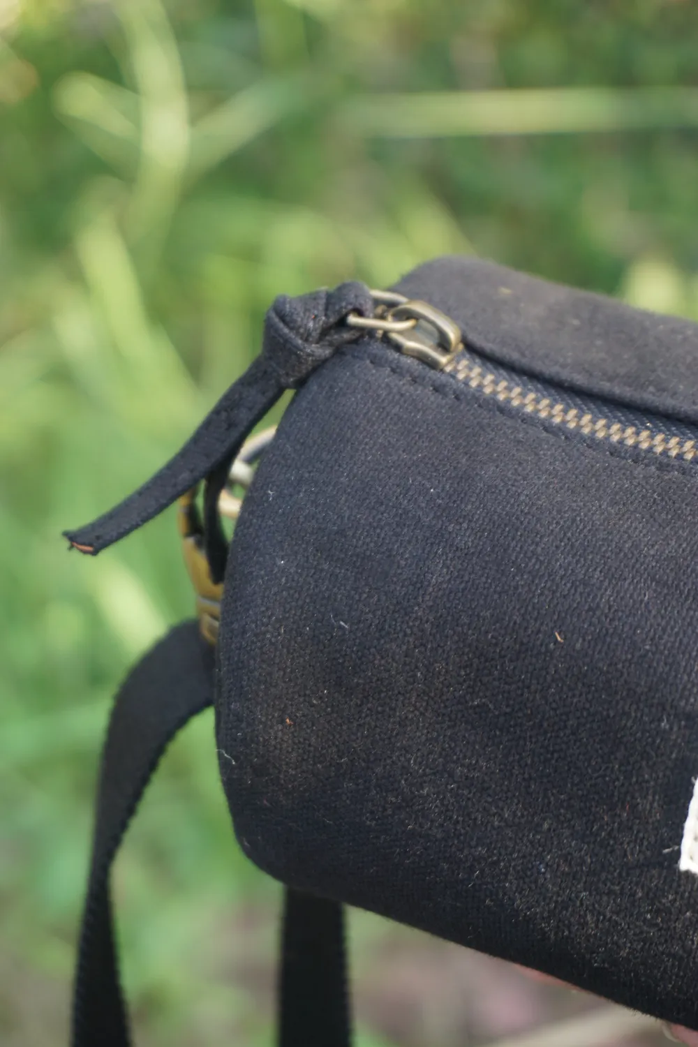 The Burlap People Cylindrical Bag veske svart gjenbruk
