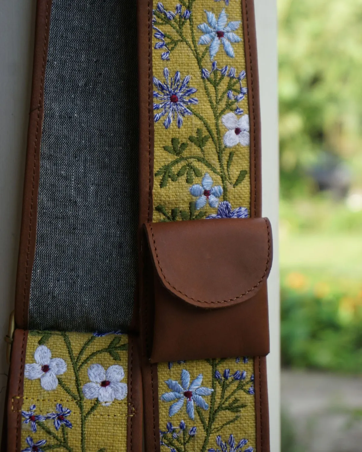 The Burlap People Guitar gitarreim lime restestoff
