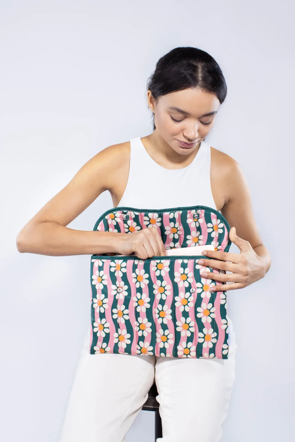 Kind Bag Wavy Daisy 13" laptopsleeve vanntett