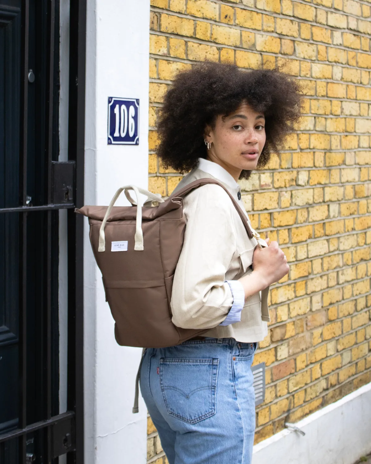 Kind Bag Hackney Medium ryggsekk Cocoa Brown 10L resirkulert