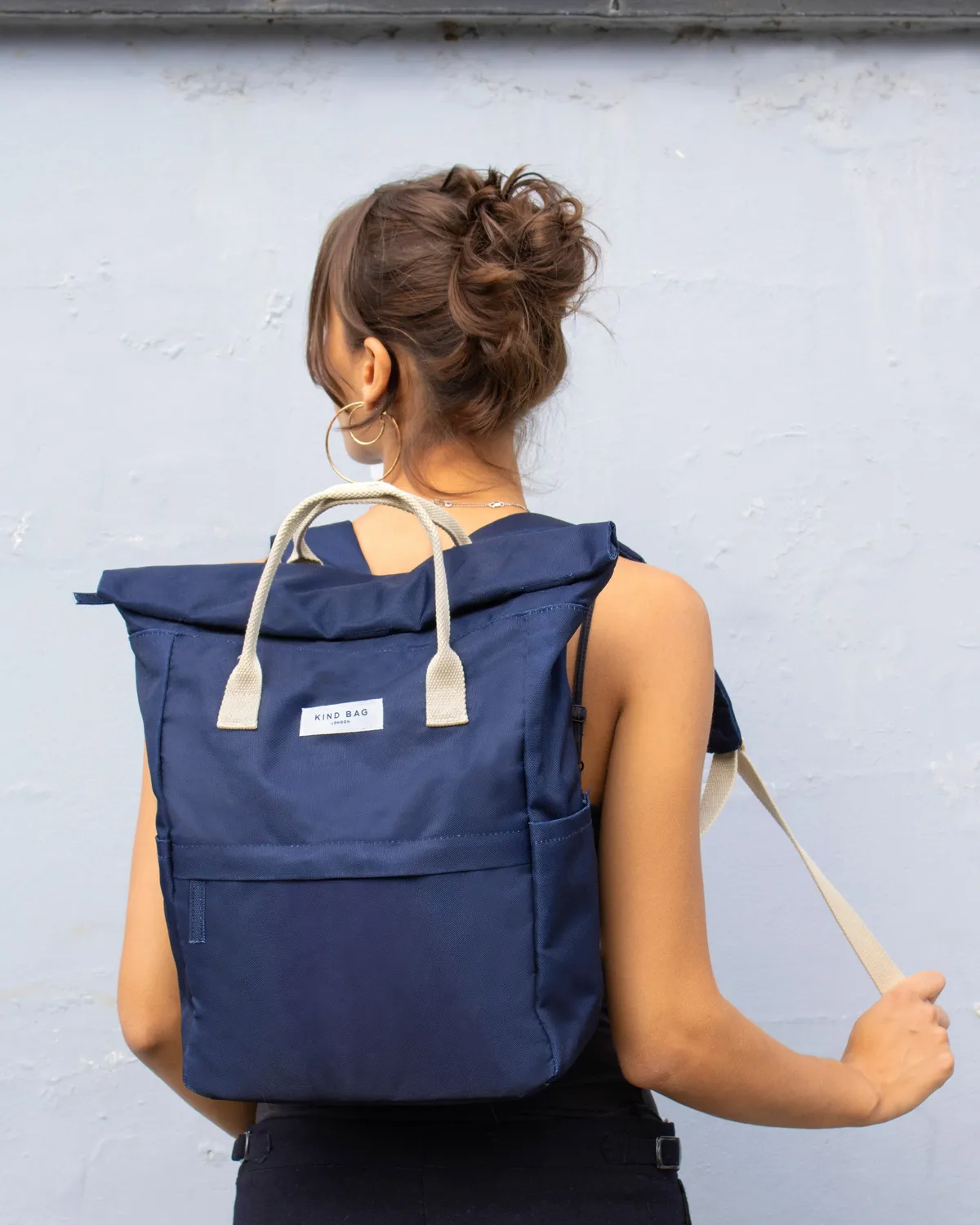 Kind Bag Hackney Medium ryggsekk navy resirkulert 14 liter